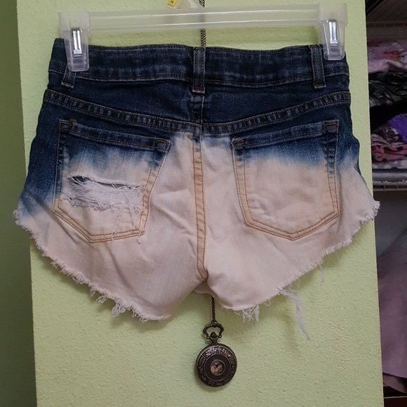 Shorts - Picture 3 of 4